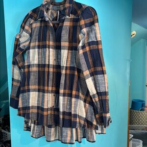 Free People Plaid Button-Down high/low Shirt in Navy, Tan & White